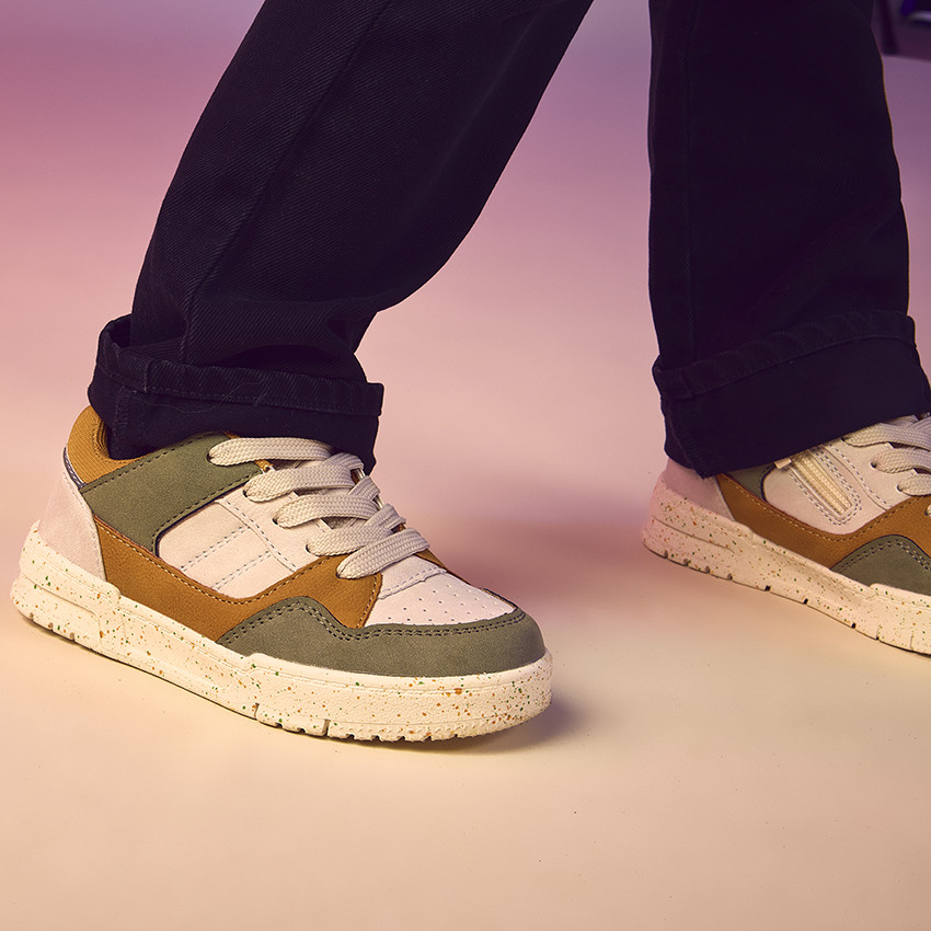 Zapatillas con cremallera y detalles en contraste para niño 