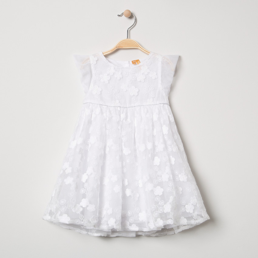 Vestido de gala de manga corta de tul y bordados de flores 