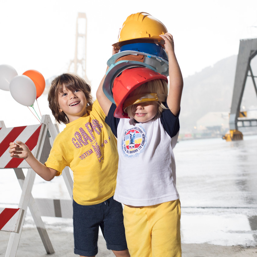 Camiseta amarilla de manga corta de punto con estampado de fantasía en relieve 