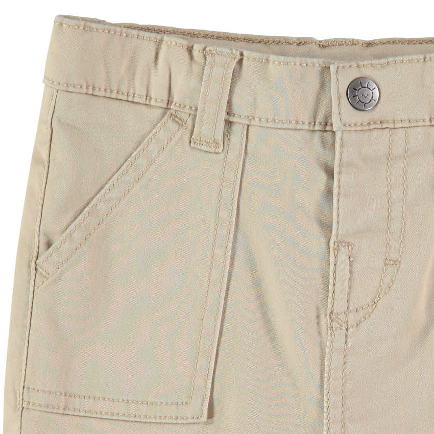 Pantalón liso de tela con bolsillos  Additional Pantalón liso de tela con bolsillos