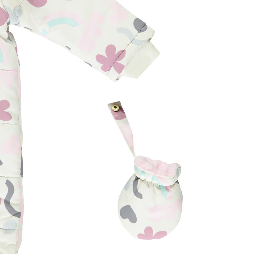 Buzo impreso arty para niña con acabados diferentes según la edad. 