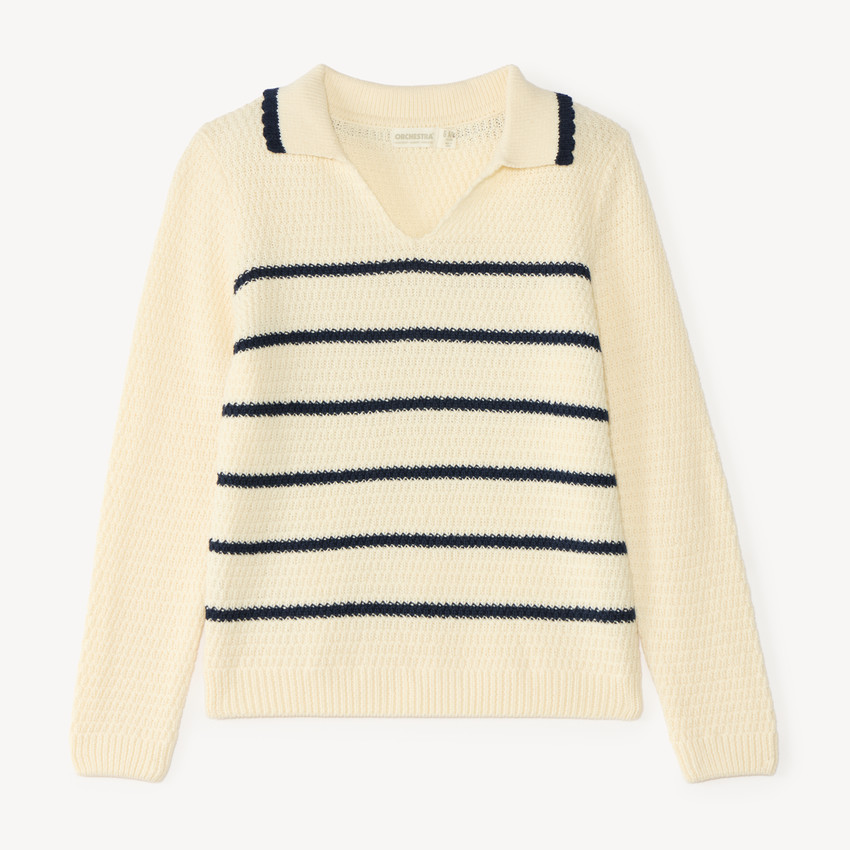 Suéter de niña con cuello tipo polo estilo marinero. 