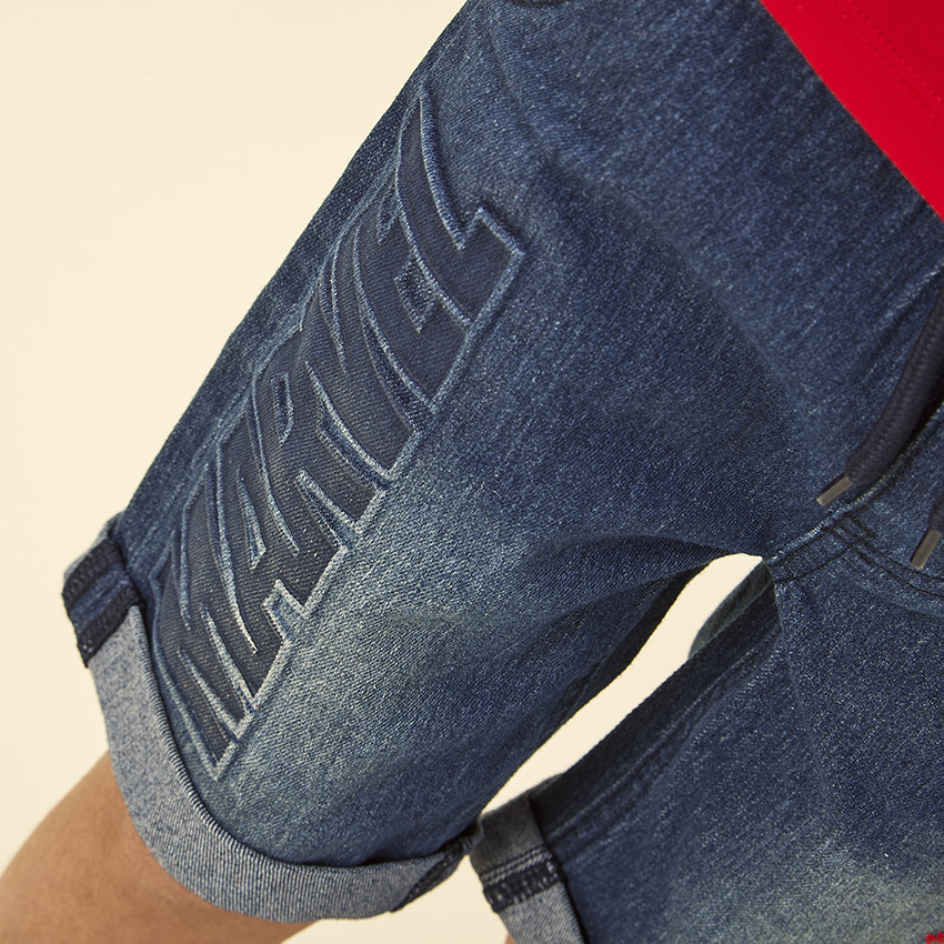 Bermuda con motivo en relieve de Spider-Man Marvel para niño 