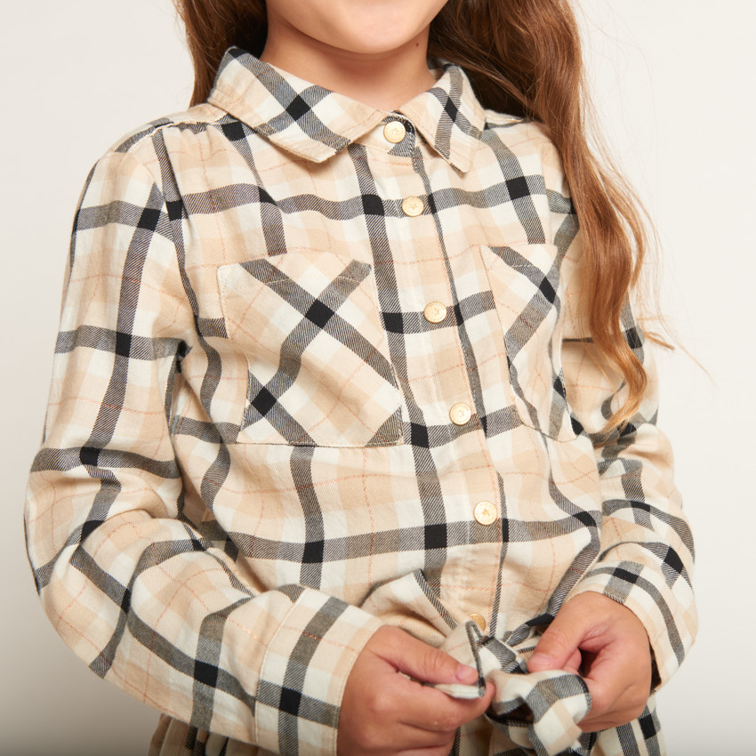 Vestido camisa ceñido de cuadros para niña 