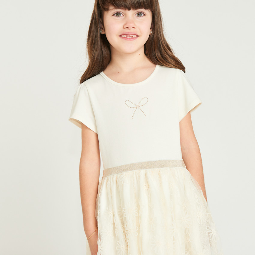 Vestido de manga corta efecto 2 en 1 en tul bordado para niña. 