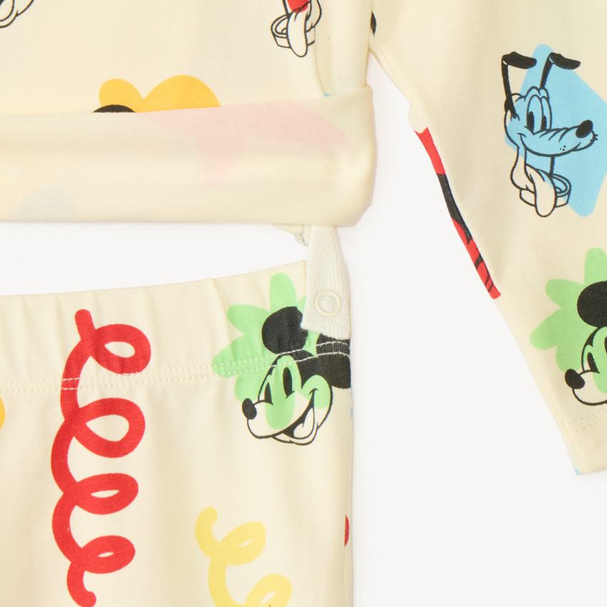 Conjunto de pijama de 2 piezas Mickey Disney para bebé niño con acabados diferentes según la edad. 