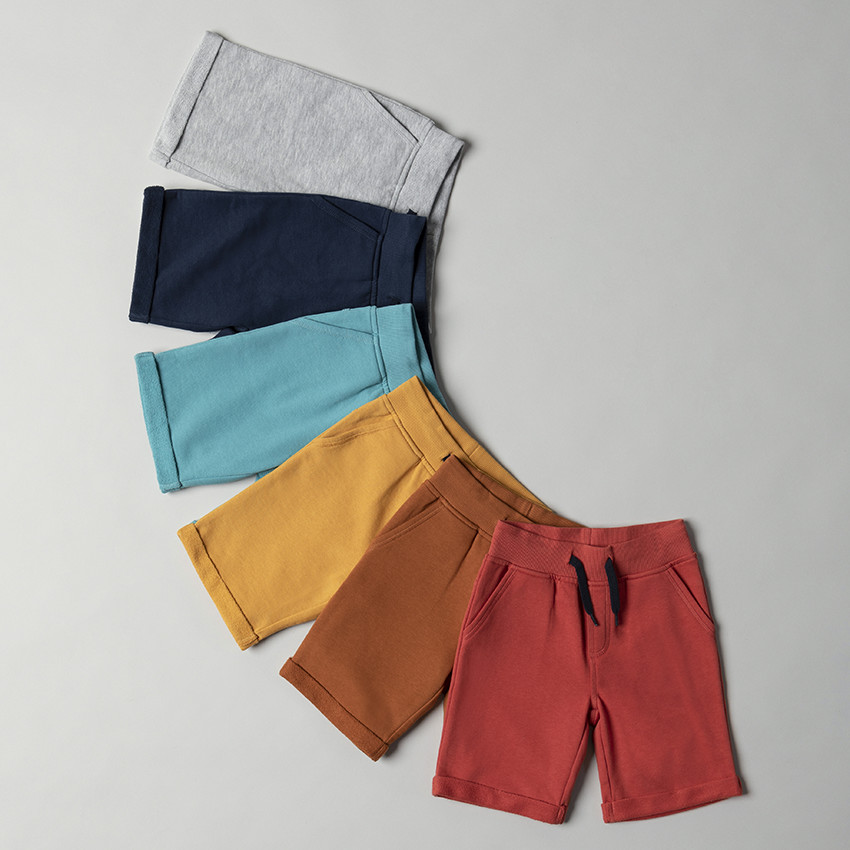 Bermudas de felpa unicolor con cintura elástica para niño 