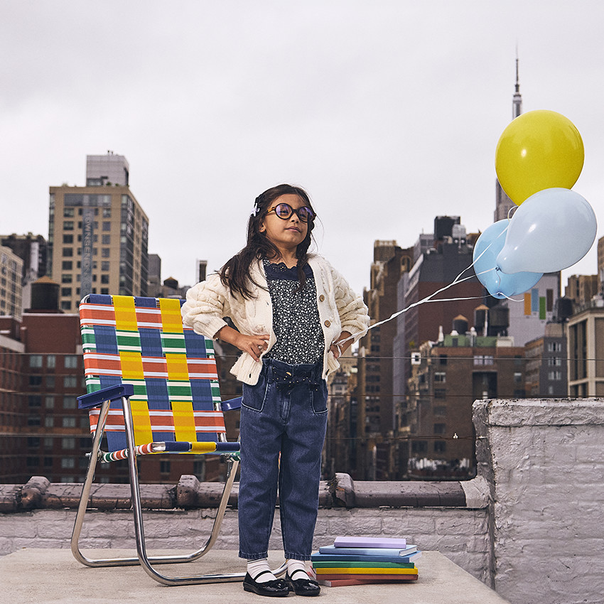 Pantalón paperbag de denim con cinturón para niña 
