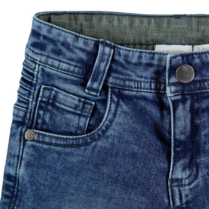 Bermudas vaqueras con efecto desgastado y arrugado con pespuntes  Additional Bermudas vaqueras con efecto desgastado y arrugado con pespuntes