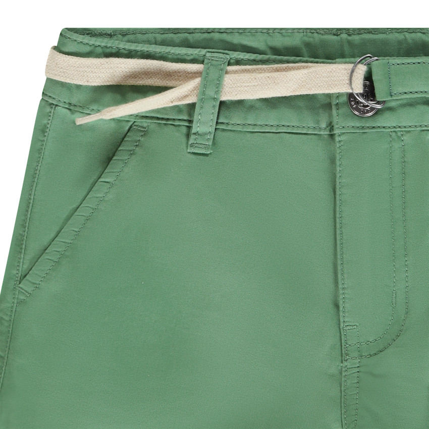 Bermuda ceñida de twill para niño 