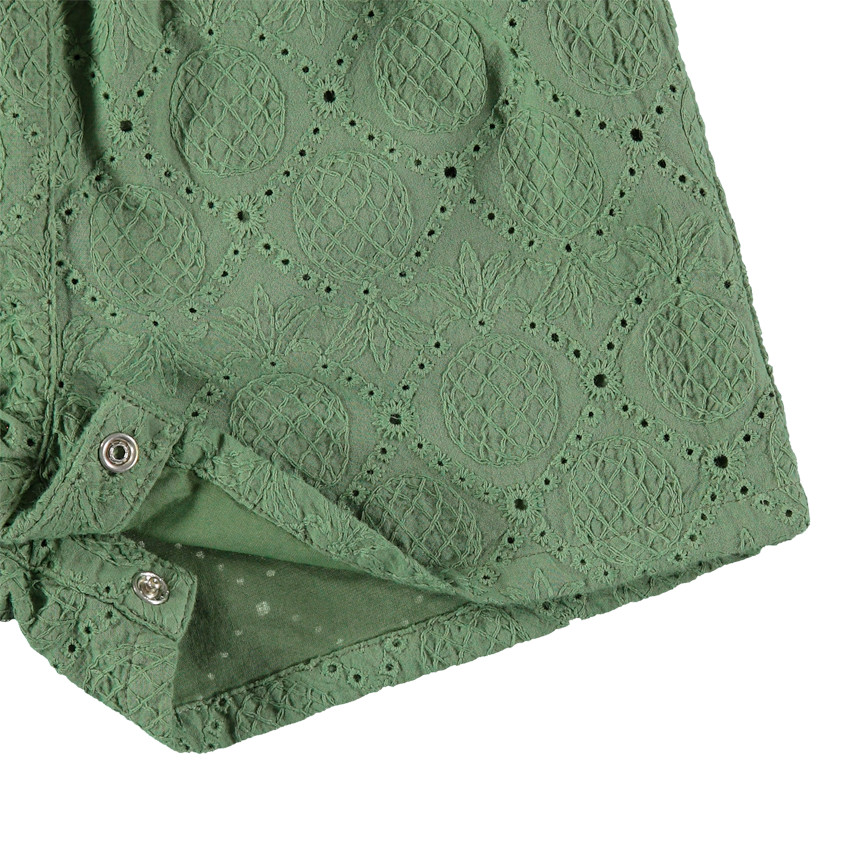 Peto corto kaki con bordado ingles y patch toucan 