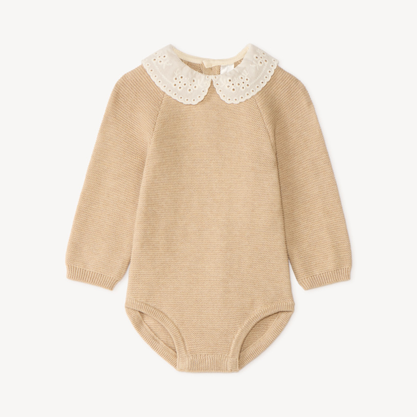 Conjunto de mono con cuello de bebé para niña. 