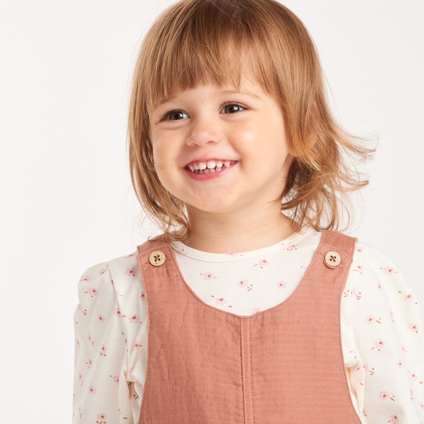 Conjunto para bebé niña con vestido de gasa de algodón y camiseta con estampado de flores. 