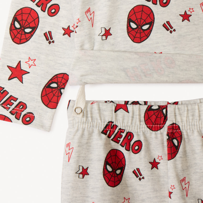 Conjunto de pijama de 2 piezas Spiderman Marvel para bebé niño con acabados diferentes según la edad. 
