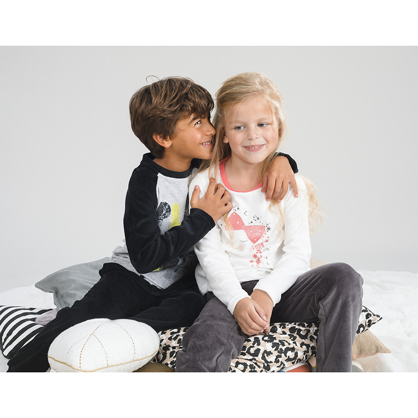 Pijama de terciopelo bicolor con princesa estampada 