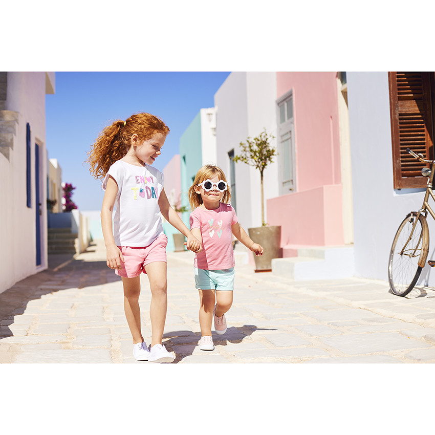 Short de sarga con bolsillos con volantes para niña 