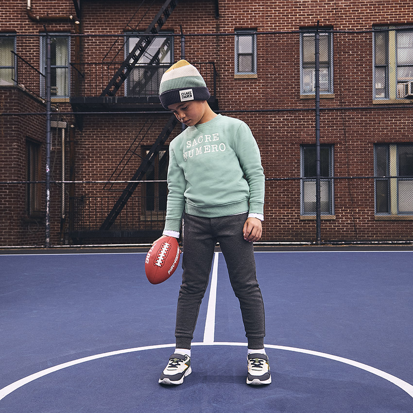 Conjunto de jogging de felpa con estampado fantasía para niño 