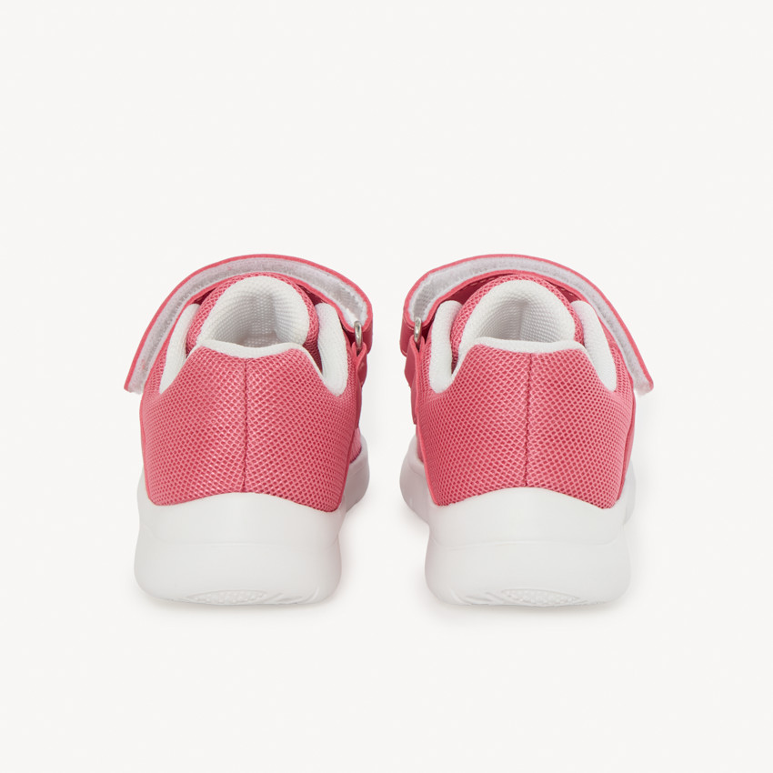 Zapatillas deportivas con velcro de malla para niña. 