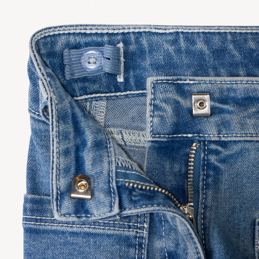 Jeans anchos con nudos bordados para niña 