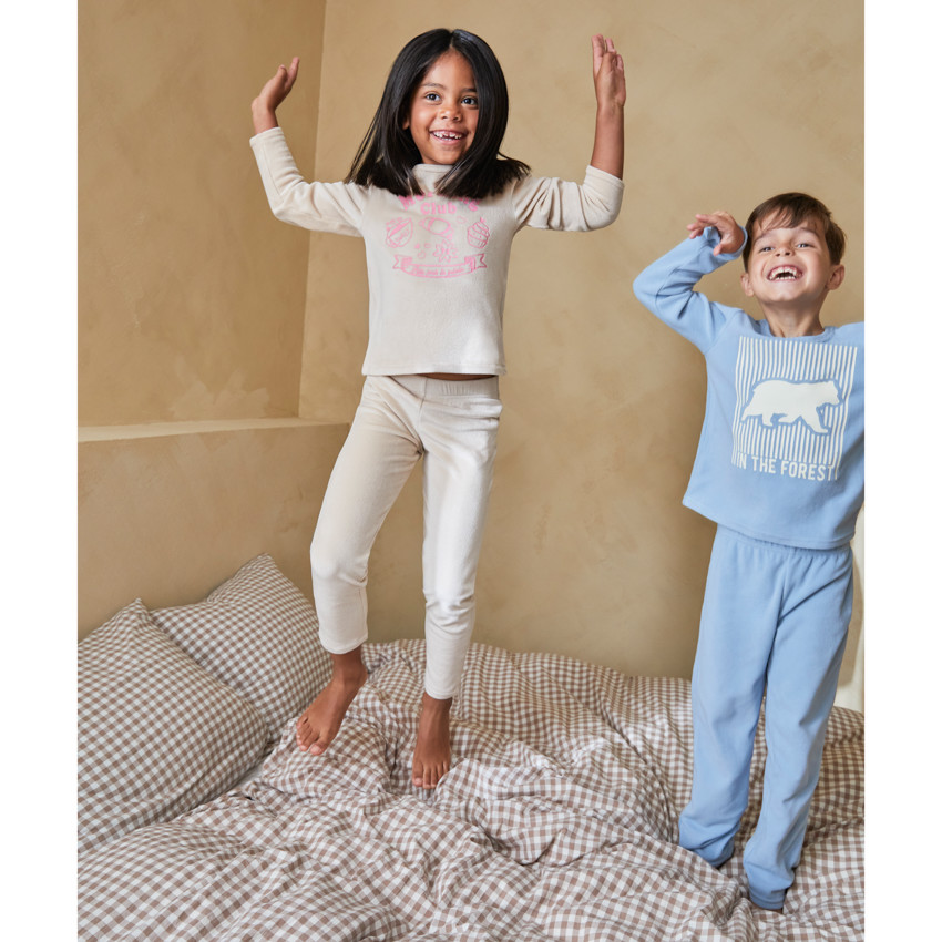 Pijama de 2 piezas de terciopelo para niño con estampado de oso. 