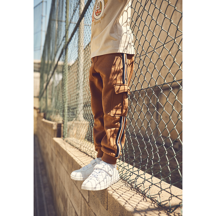 Pantalón jogging estilo cargo para niño 