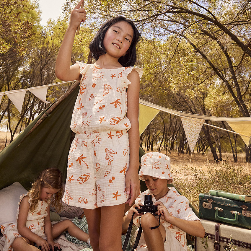 Combishort en tetra estampado fantasía vacaciones para niña 