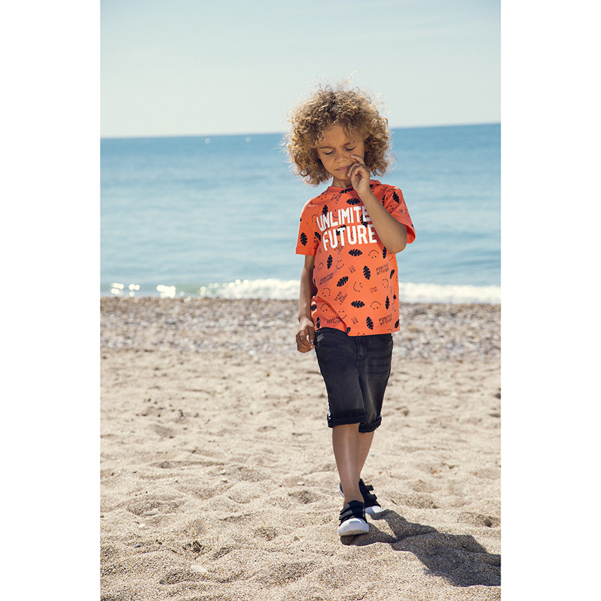 Camiseta manga corta con capucha estampado all-over 