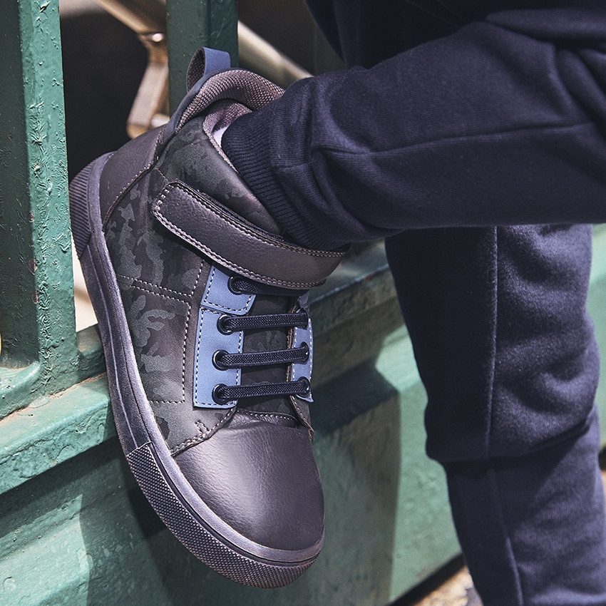 Botines de efecto cuero con estampado de camuflaje para niño 