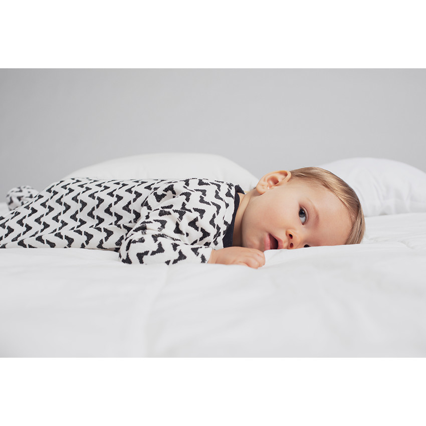 Juego de 2 pijamas con cremallera de terciopelo liso, con dibujo de máscara y estampado all-over 