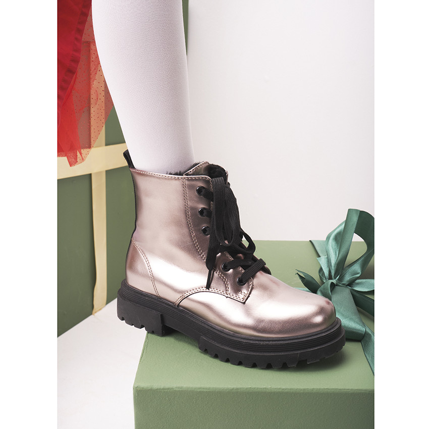 Botín nacarado con forro de piel y suela gruesa para niña 