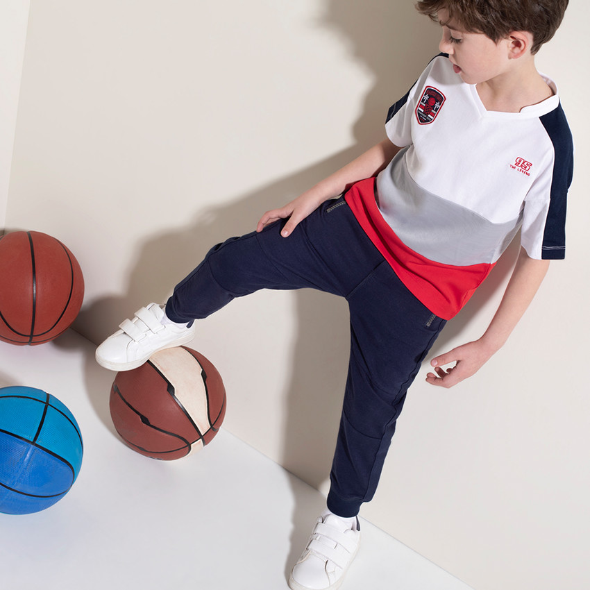 Chándal de felpa con inscripción bordada y bolsillos con cremallera 