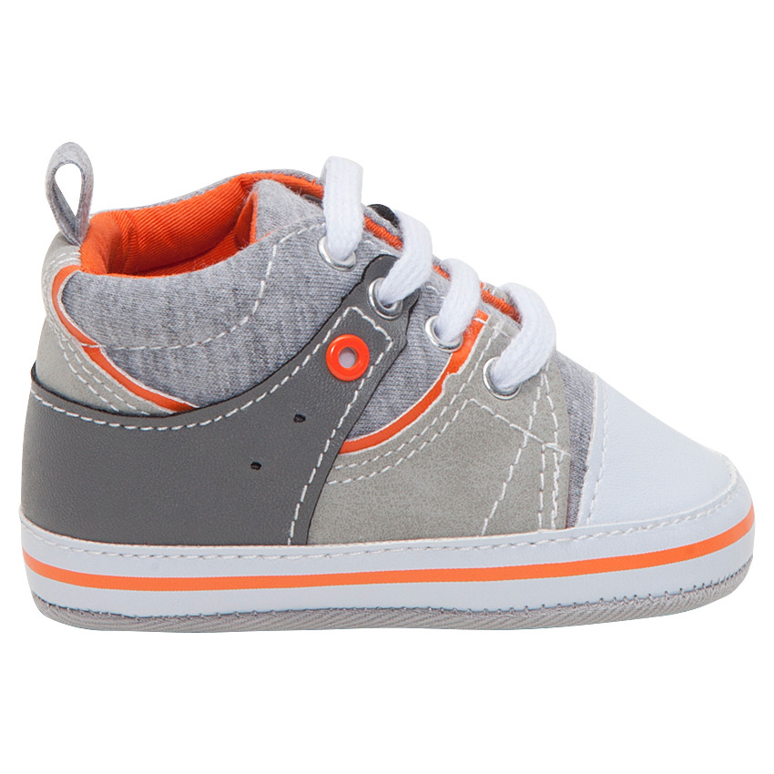 Zapatillas de tela con cordones y detalles que contrastan 