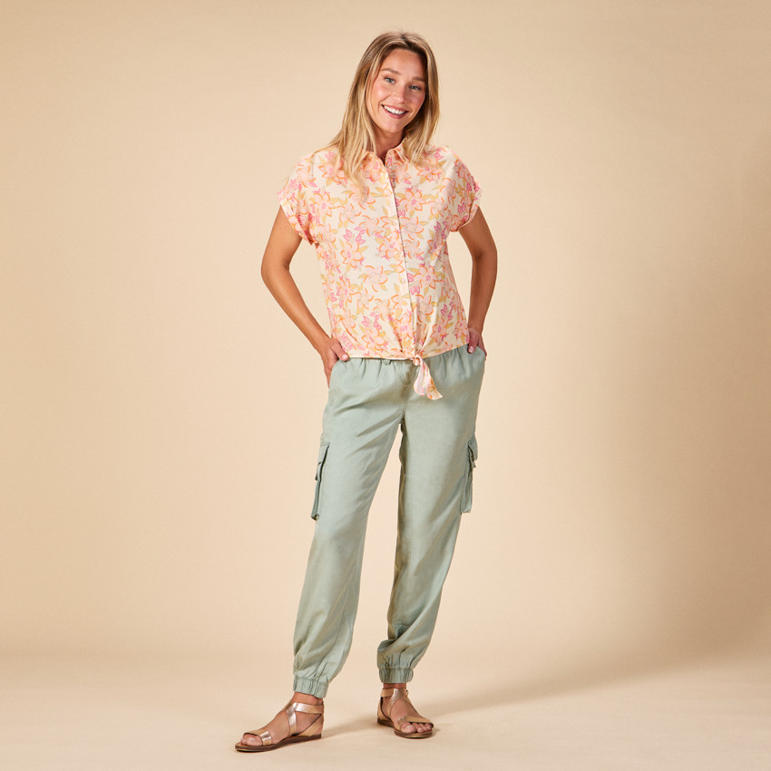 Camiseta de manga corta con nudo y estampado floral para mujer 