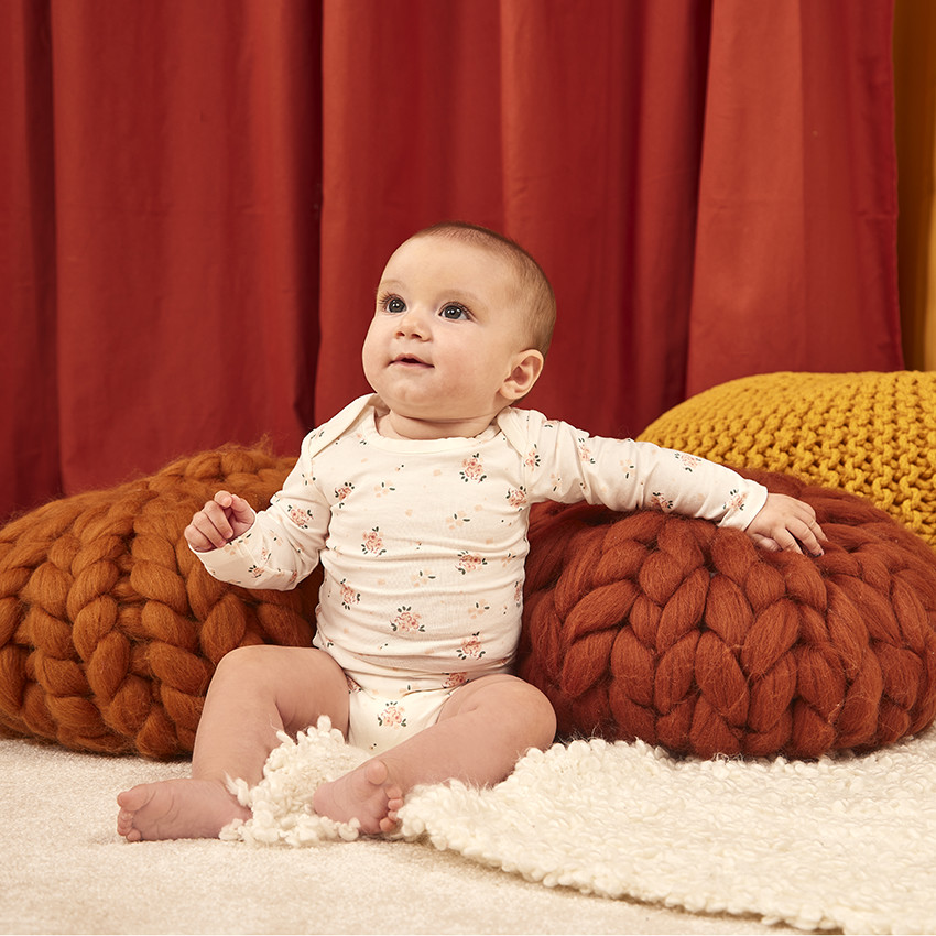 Pack de 7 bodies de manga larga para bebé niña. 