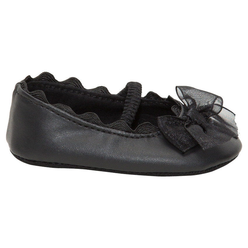 Merceditas negras con goma y lazo de tul 