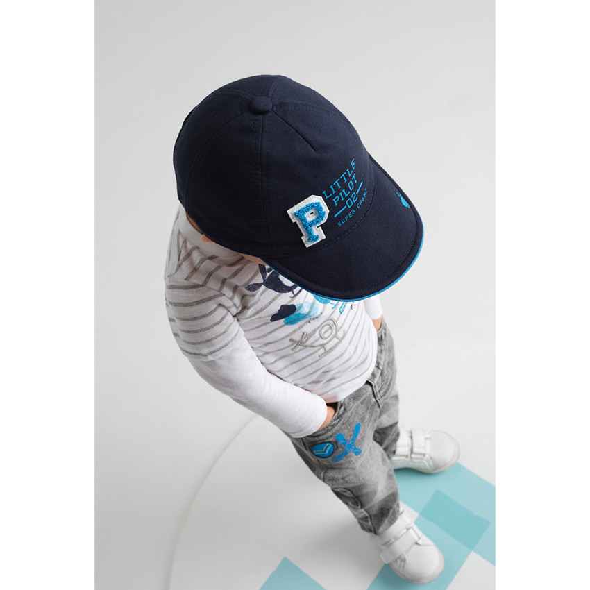 Visera de sarga con letras de parche 