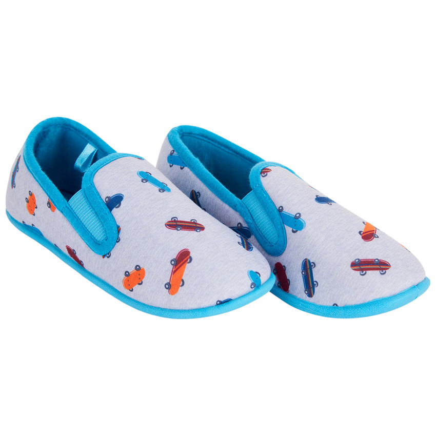 Pantuflas bajas con estampado de skates para niño 