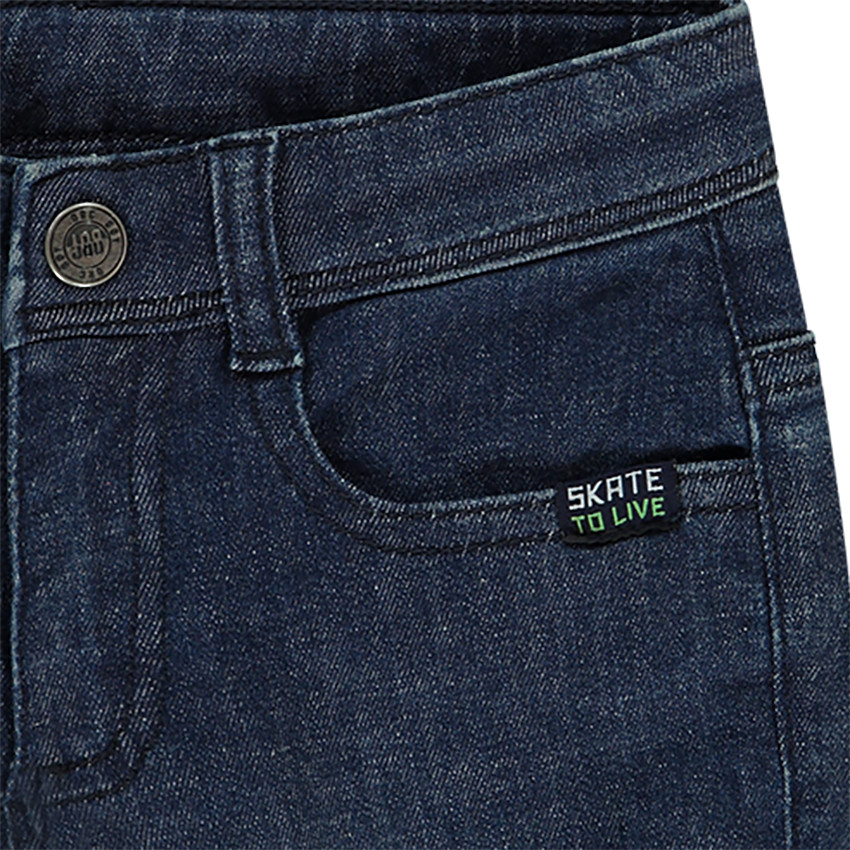 Jean slim en denim avec empiècements et print embossed pour garçon Main Jean slim en denim avec empiècements et print embossed pour garçon