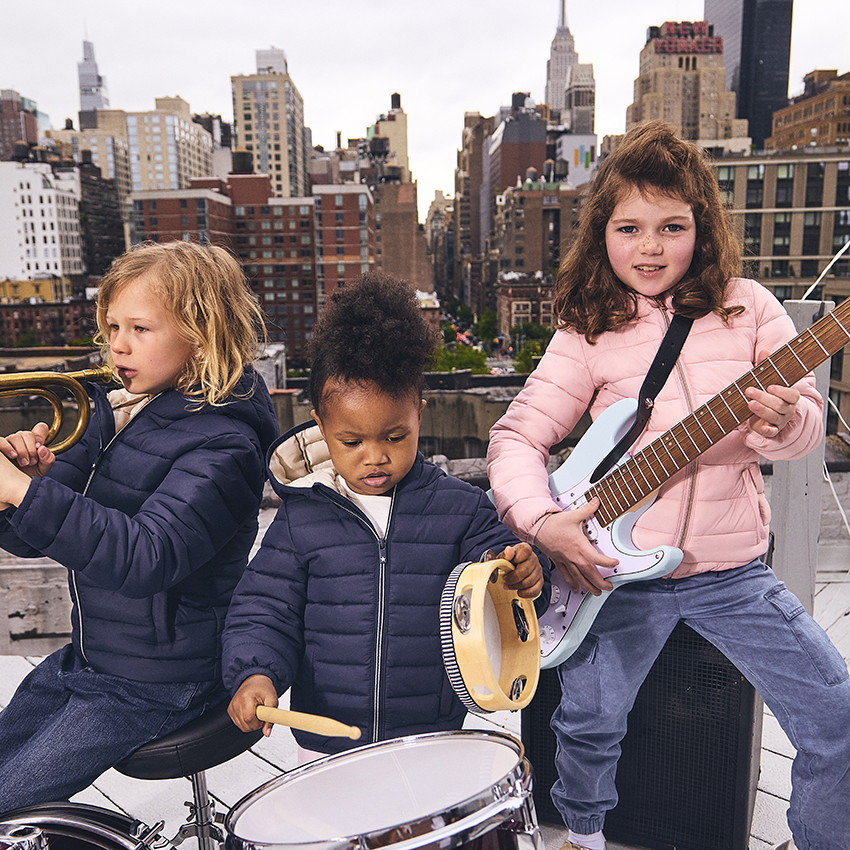 Chaqueta ligera acolchada con capucha para niño 