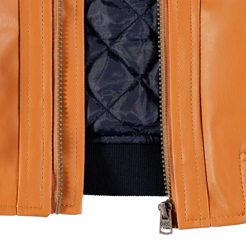 Chaqueta imitación cuero con finiciones rayadas   Additional Chaqueta imitación cuero con finiciones rayadas