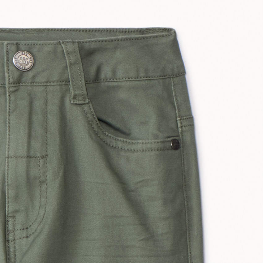 Pantalón de sarga lisa efecto arrugado para niño 