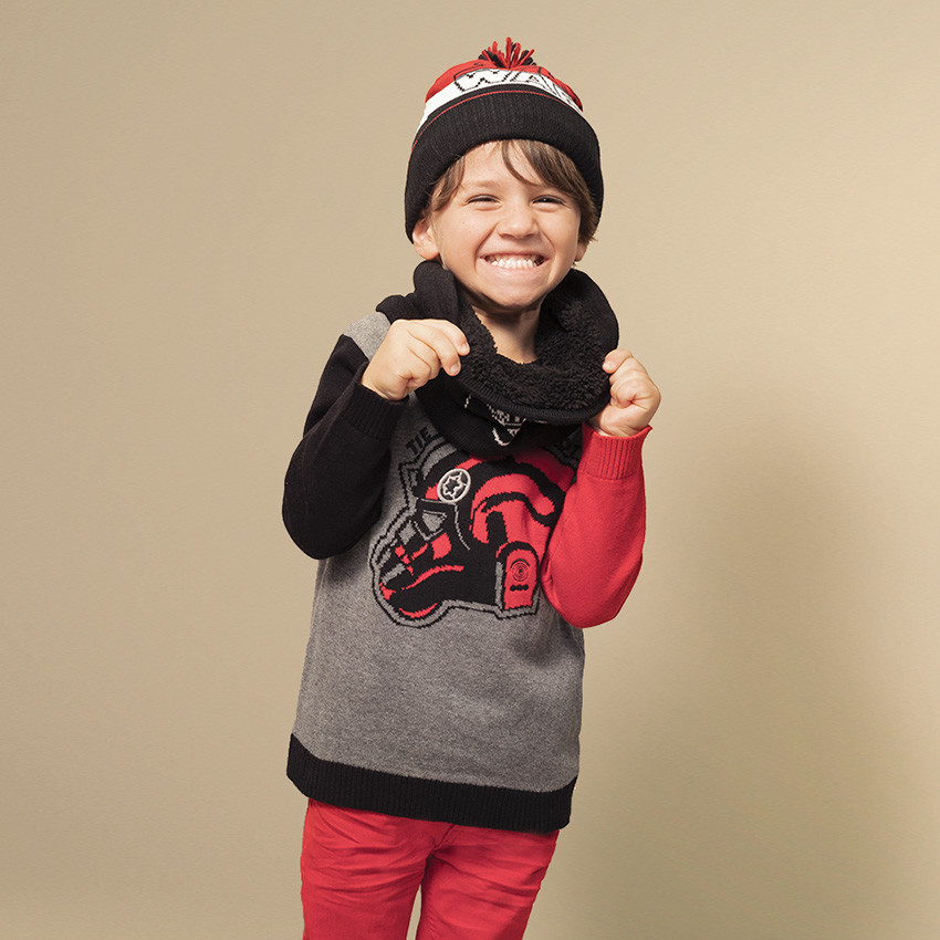 Pull en tricot tricolore motif casque Star Wars  Additional Pull en tricot tricolore motif casque Star Wars