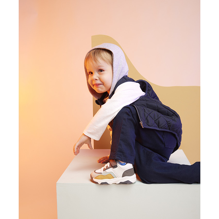 Chaleco efecto acolchado con capucha  