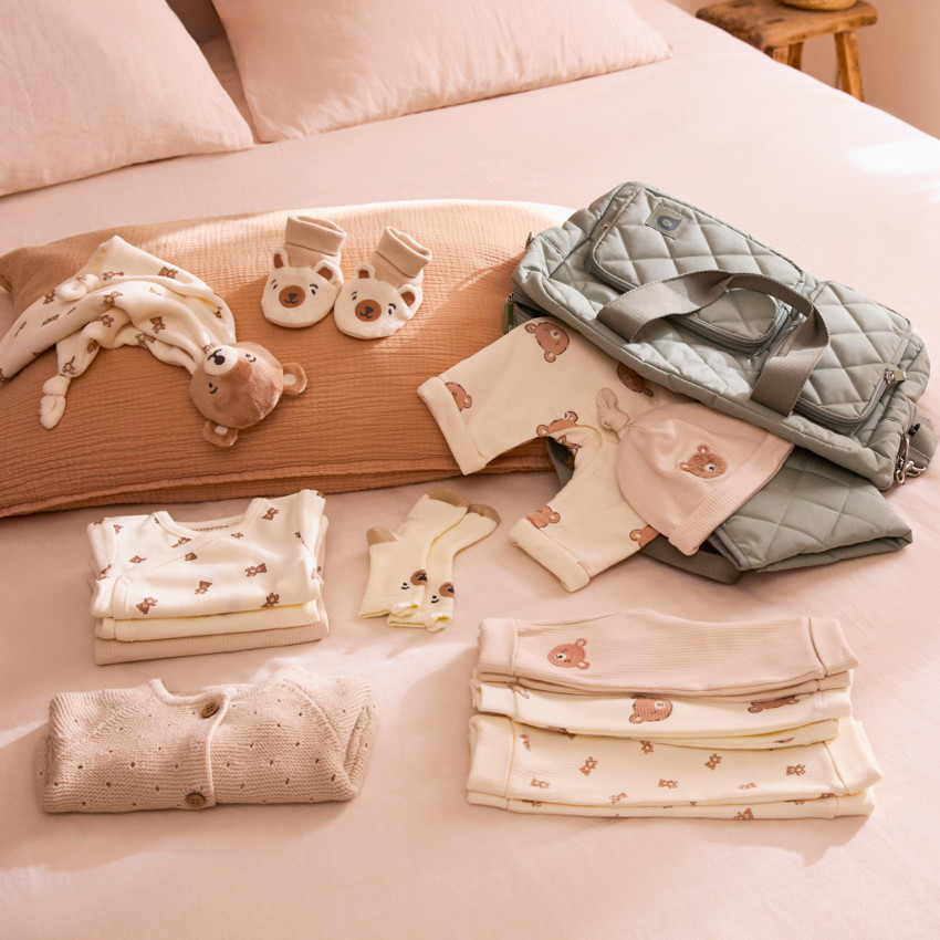 Gilet de punto liso en punto calado efecto ajouré para niña bebé  Additional Gilet de punto liso en punto calado efecto ajouré para niña bebé