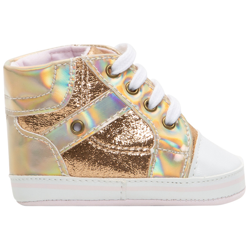 Botines suaves brillantes con detalles iridiscentes 