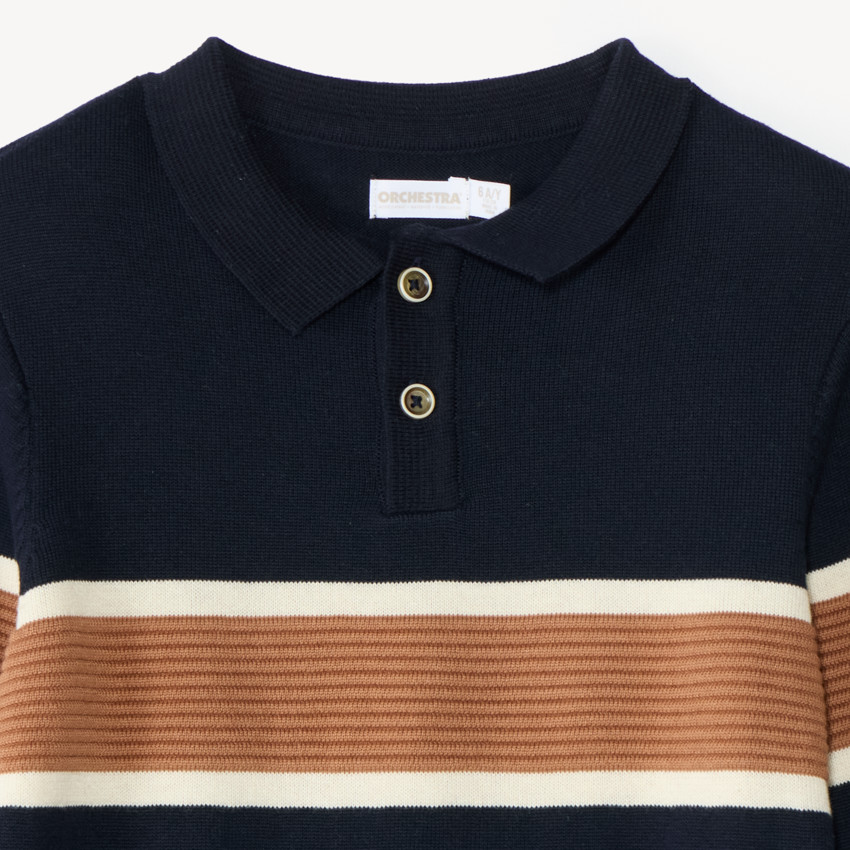 Suéter con diseño niño con cuello tipo polo. 