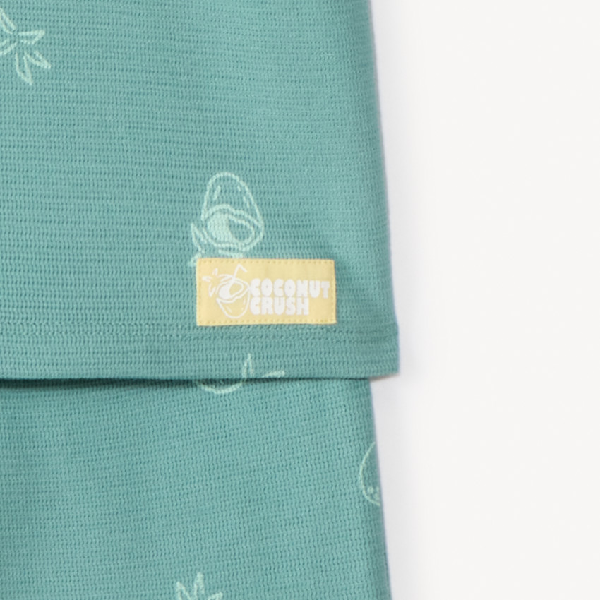 Conjunto de 2 piezas, camiseta + short con estampado de coco para niño. 