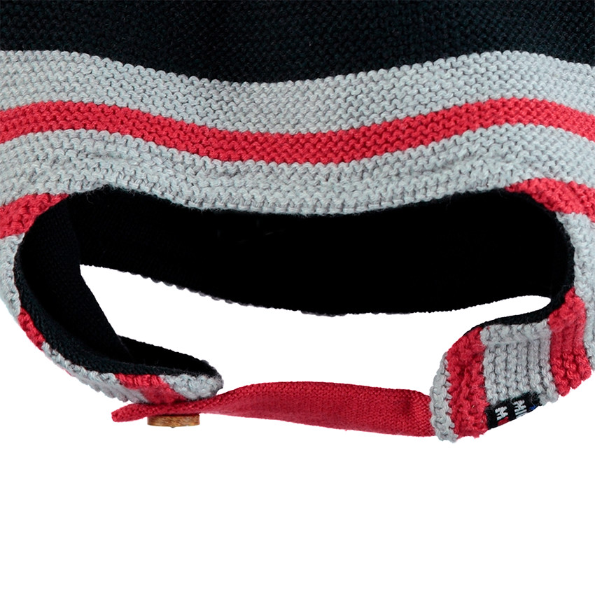 Gorro peruano con franjas en contraste y orejas de Mickey ©Disney en la parte superior 