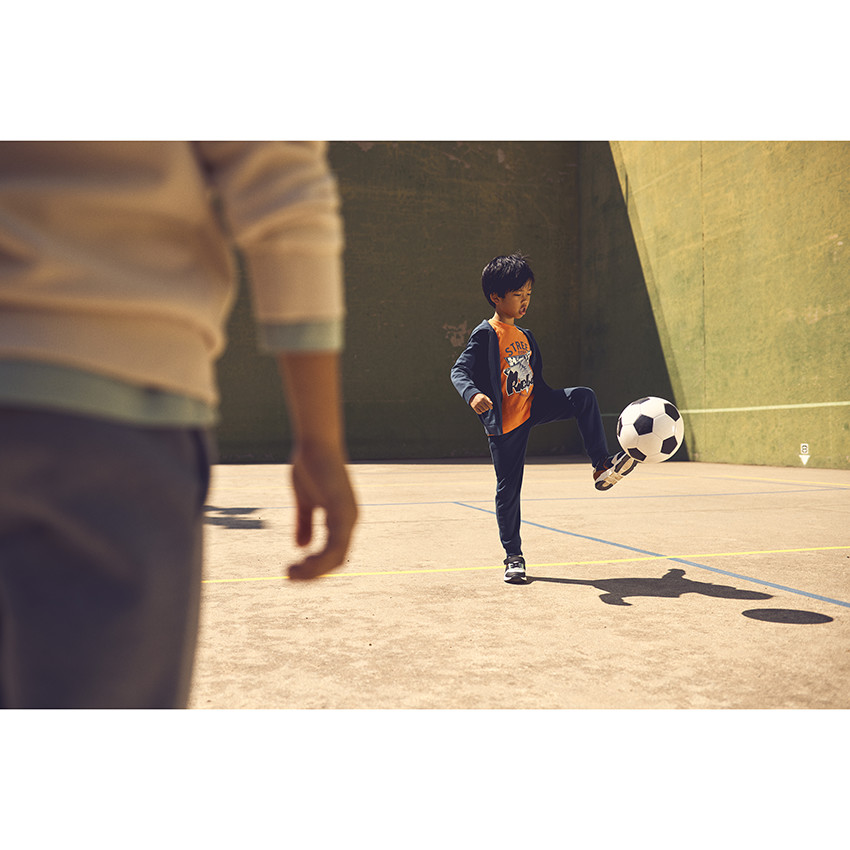 Chaqueta con capucha de felpa lisa para niño 