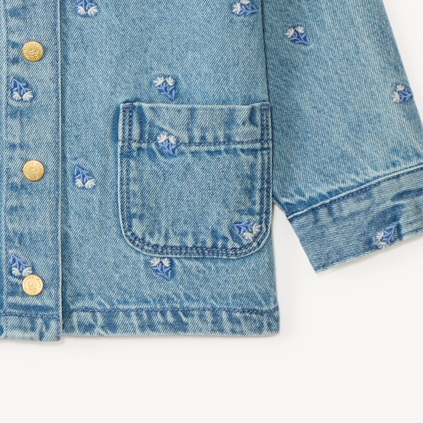 Chaqueta de mezclilla de manga larga con bordado de flores para niña. 